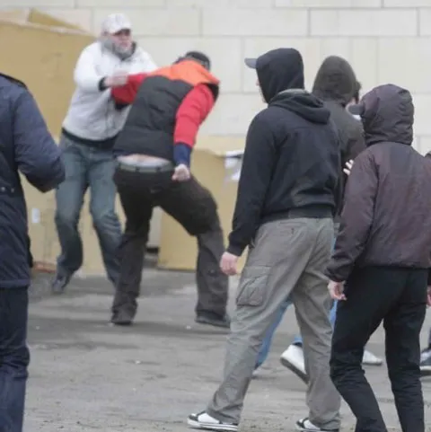Incidente între suporterii lui "U" Cluj şi cei ai campioanei, la partida amicală CFR Cluj-FC Bihor! 20 de suporteri au fost reţinuţi 
