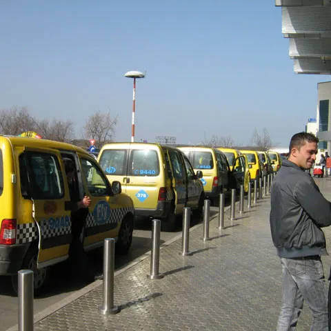 Administraţiile aeroporturilor vor selecta transportatorii autorizaţi în regim de taxi