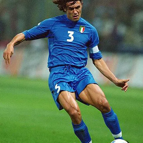 Maldini vrea să mai joace un meci pentru naţionala Italiei înainte de retragere 