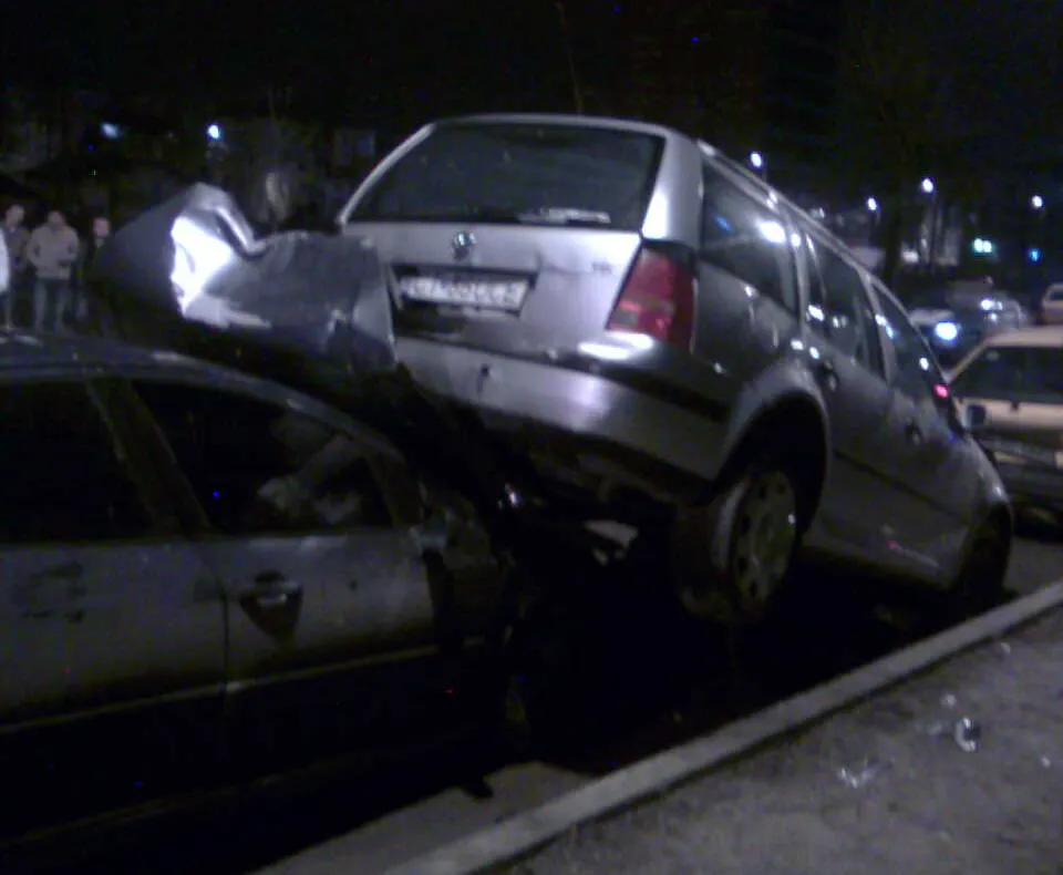 Accident în care au fost implicate mai multe maşini, în Iaşi