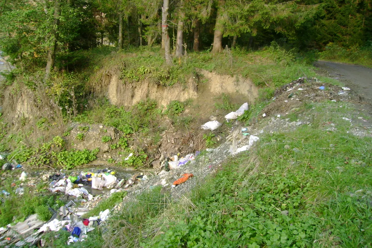 Comuna Baia din Suceava, drum de ţară
