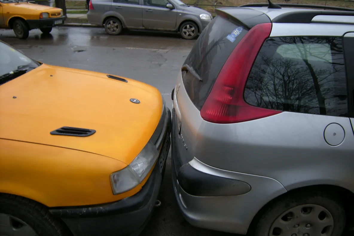 Accident în Iaşi, mai multe maşini implicate