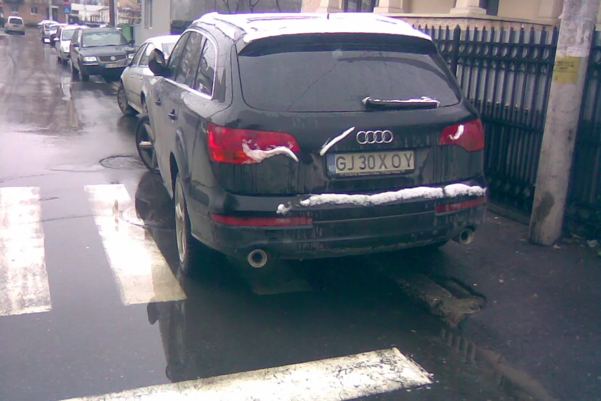 Parcat pe trecerea de pietoni