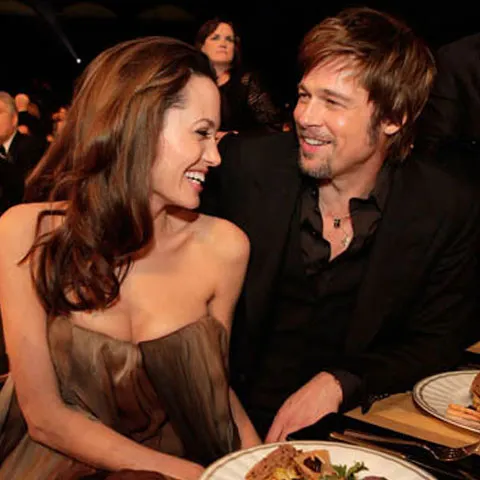 Angelina Jolie se uită doar la filmele cu Brad Pitt