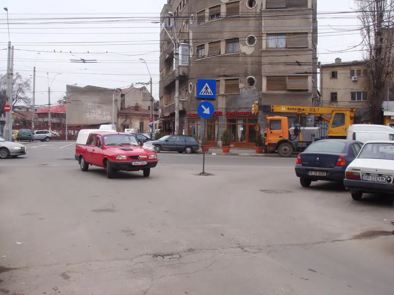 Stâlpul din mijlocul străzii