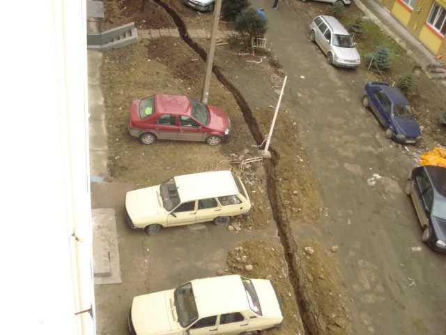 Şanţurile din Cluj au acaparat parcările