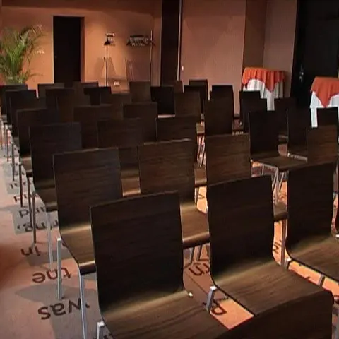 Criza financiară goleşte sălile de de conferinţe ale hotelurilor din ţară 