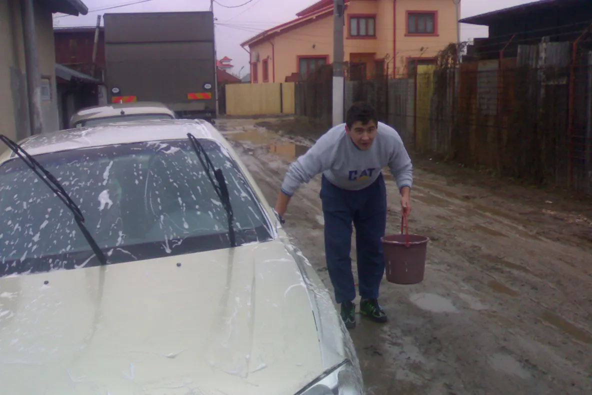 În sectorul 5 al Capitalei drumurile sunt mai proaste ca la ţară