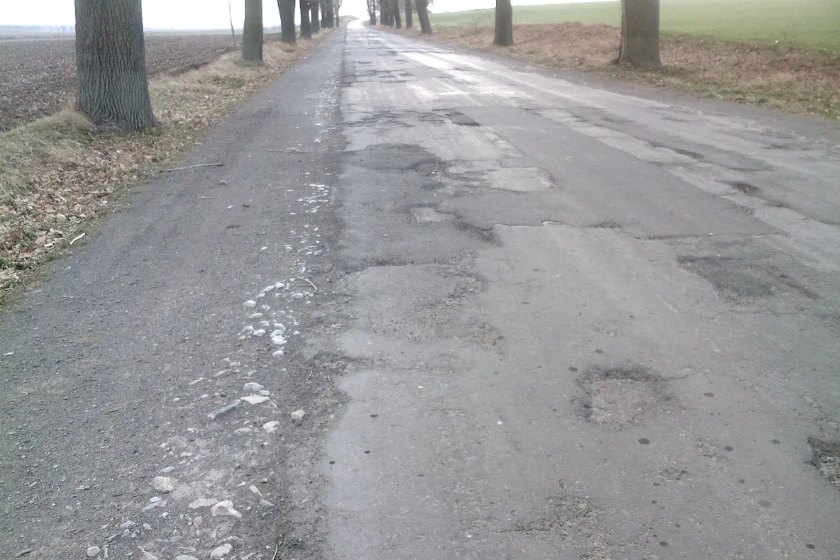 Un drum din Tulcea prin de "cratere"