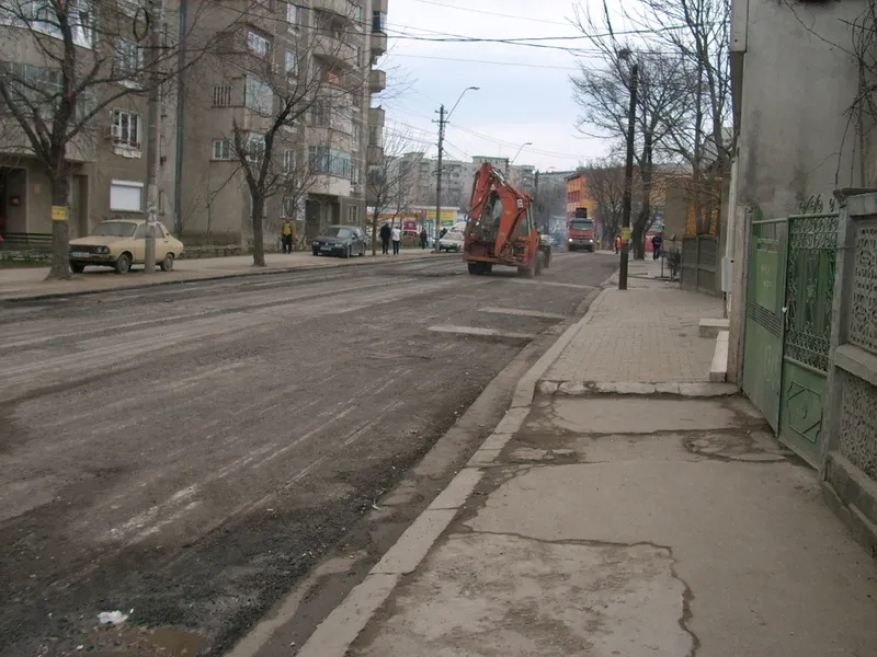 Străzi din Craiova, decopertate de un an, nu au fost nici acum asfaltate