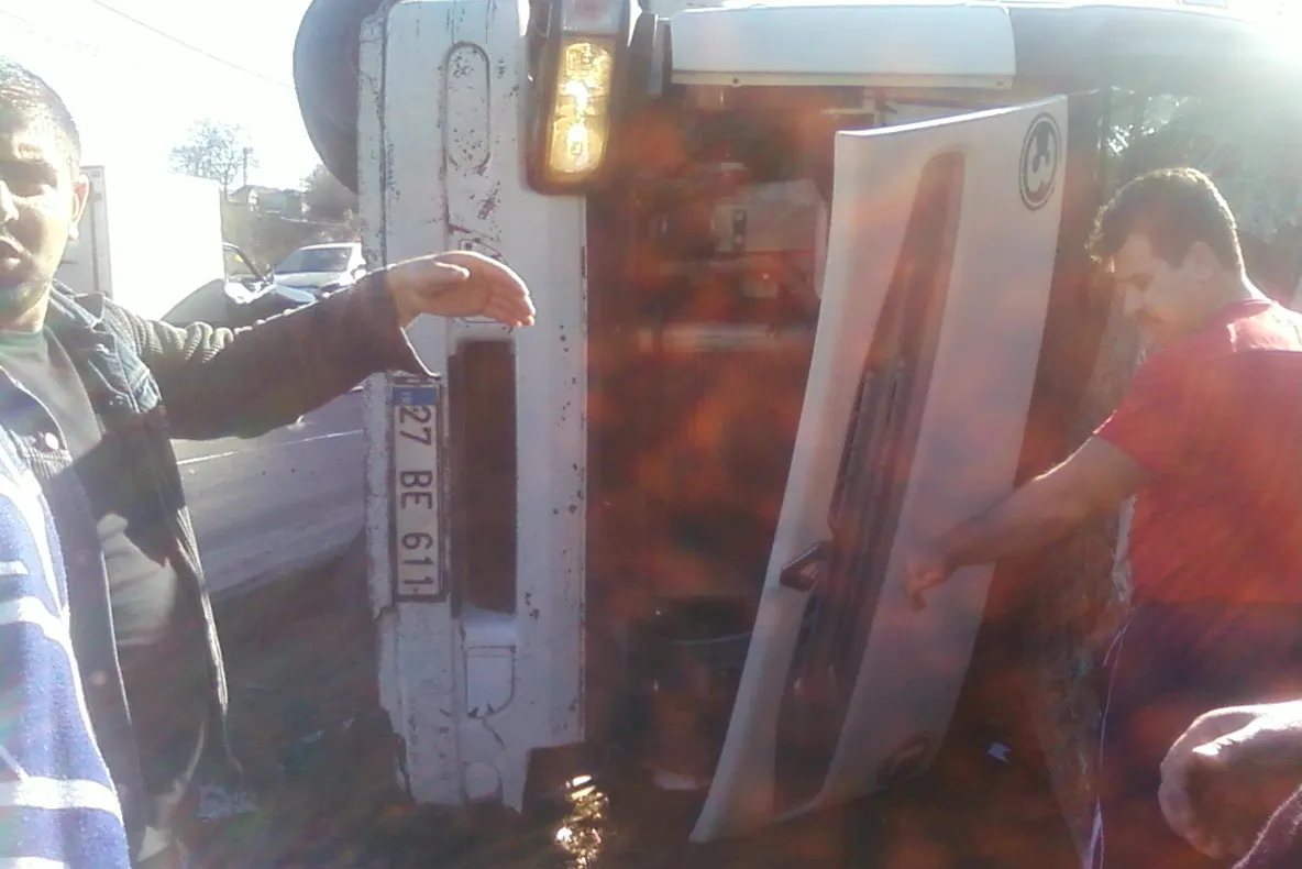 Un tir s-a răsturnat la ieșirea din Râmnicu Vâlcea