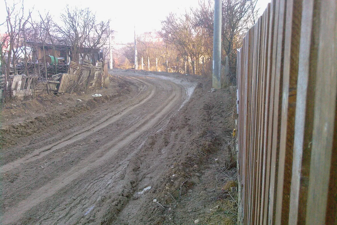 În urma lucrărilor de canalizare, Str.Măceşului din Cluj a fost distrusă 