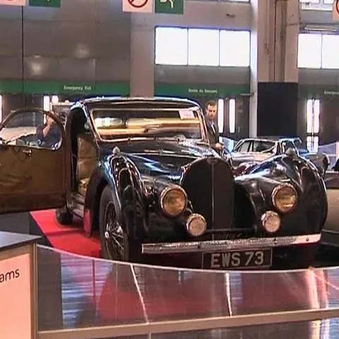 Un Bugatti uitat într-un garaj aproape 50 de ani a fost vândut la licitaţie 