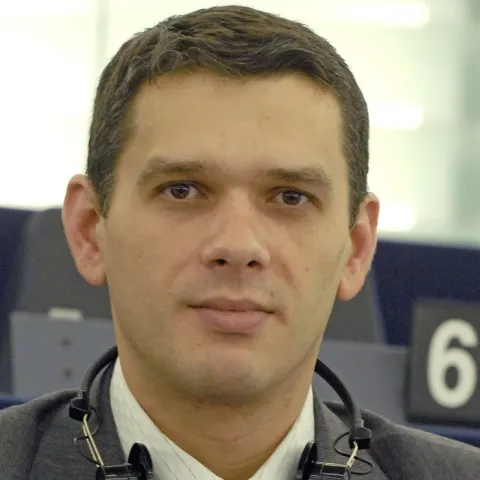 Purtătorul de cuvânt al Guvernului a fost implicat într-o altercaţie