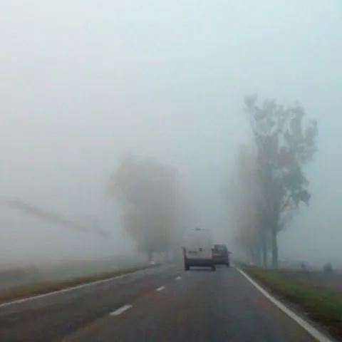 Ceaţa reduce vizibilitatea pe Autostrada Bucureşti-Piteşti