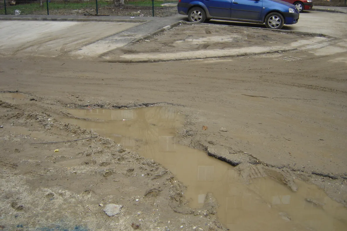 Străzile Nucşoara şi Constructorilor din cartierul Crângaşi