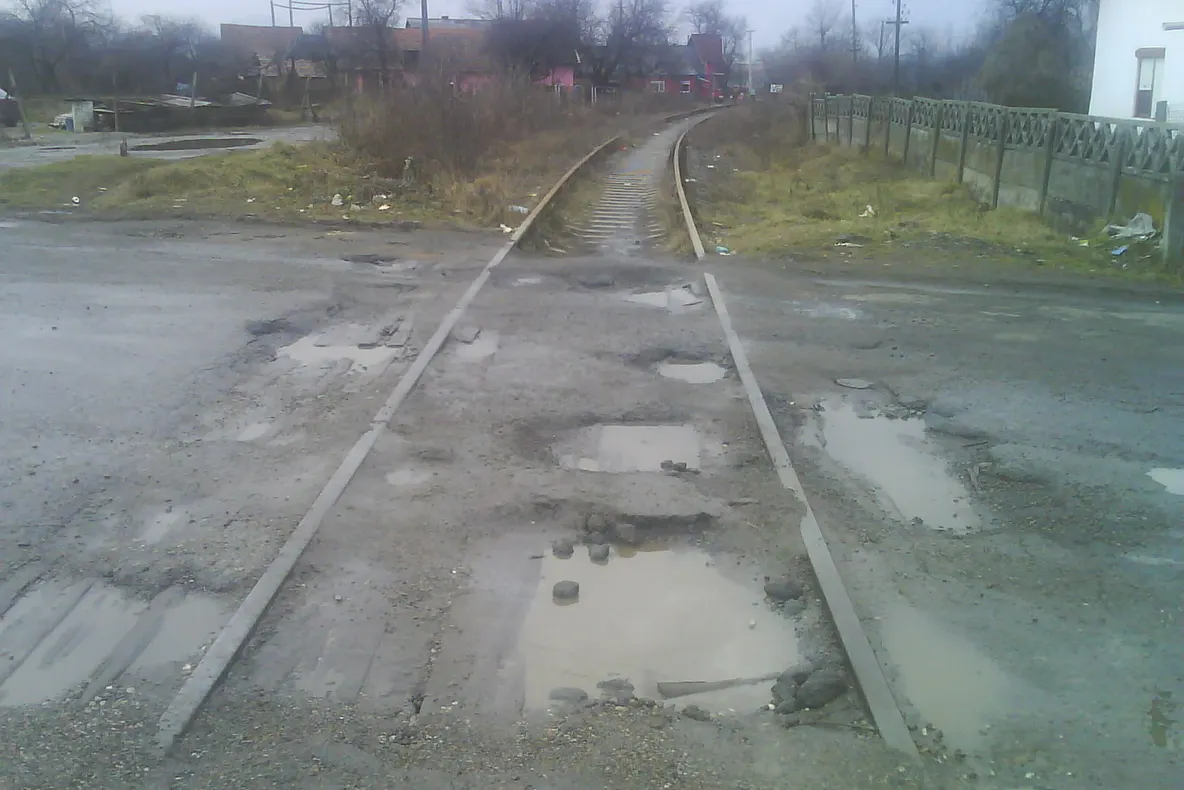 Drumul din localitatea Câmpulung la Tisa din judeţu lMaramureş