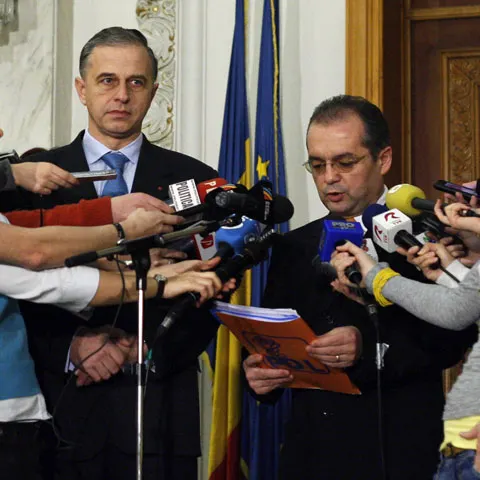 PSD şi PD-L au convocat în această dimineaţă o şedinţă de urgenţă la Senat