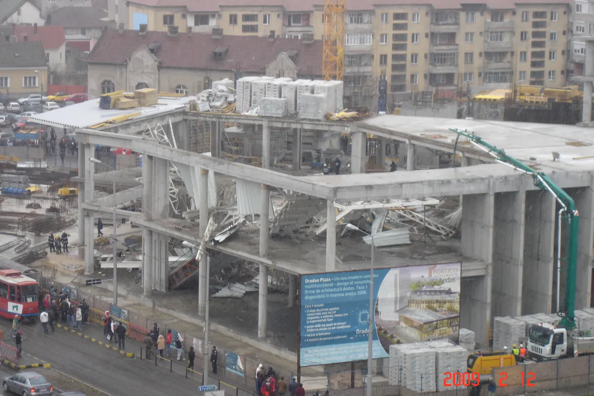Clădire prăbuşită la Oradea