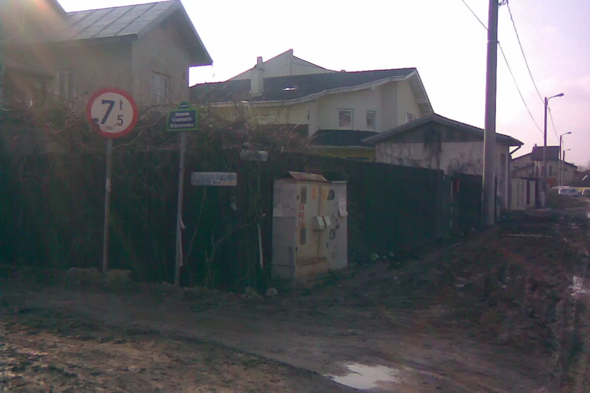 Strada Constantin Brâncoveanu din Pipera, neasfaltată