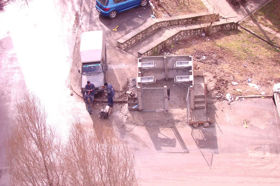 Constanţa, ghenă de gunoi amplasată în parcare