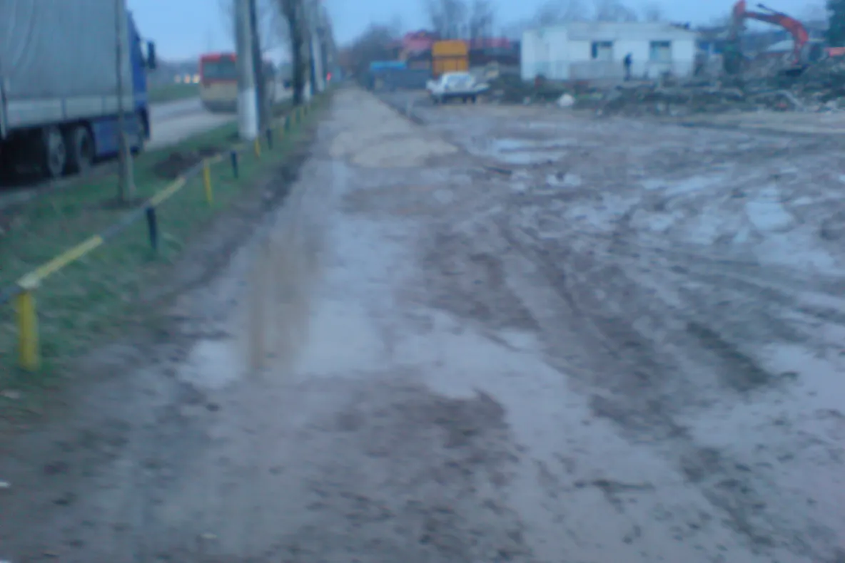 Străzi în noroi