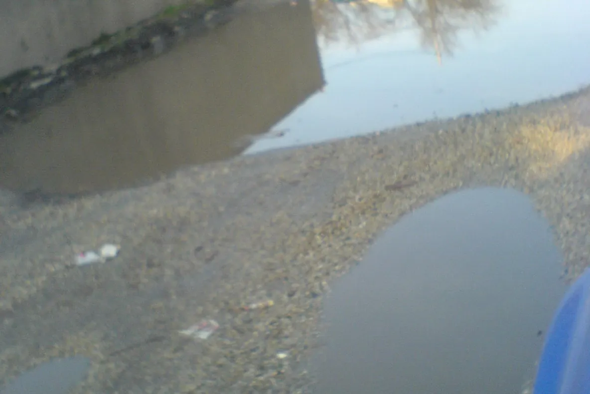 Stradă fără canalizare