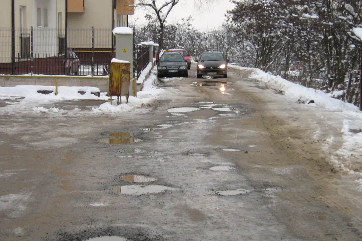 Stradă distrusă în Cluj Napoca