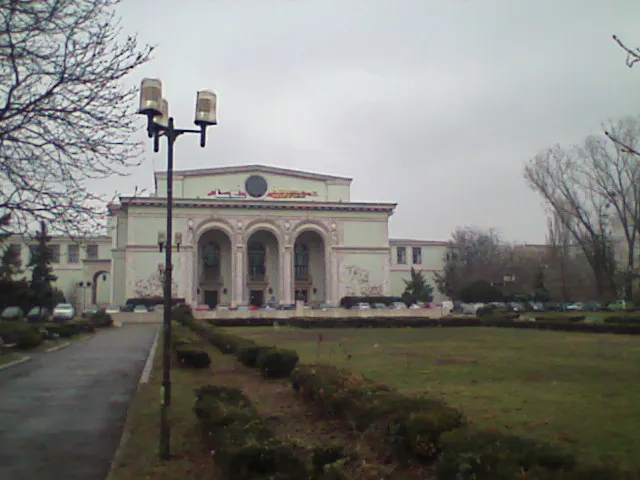Graffiti pe Opera Română 