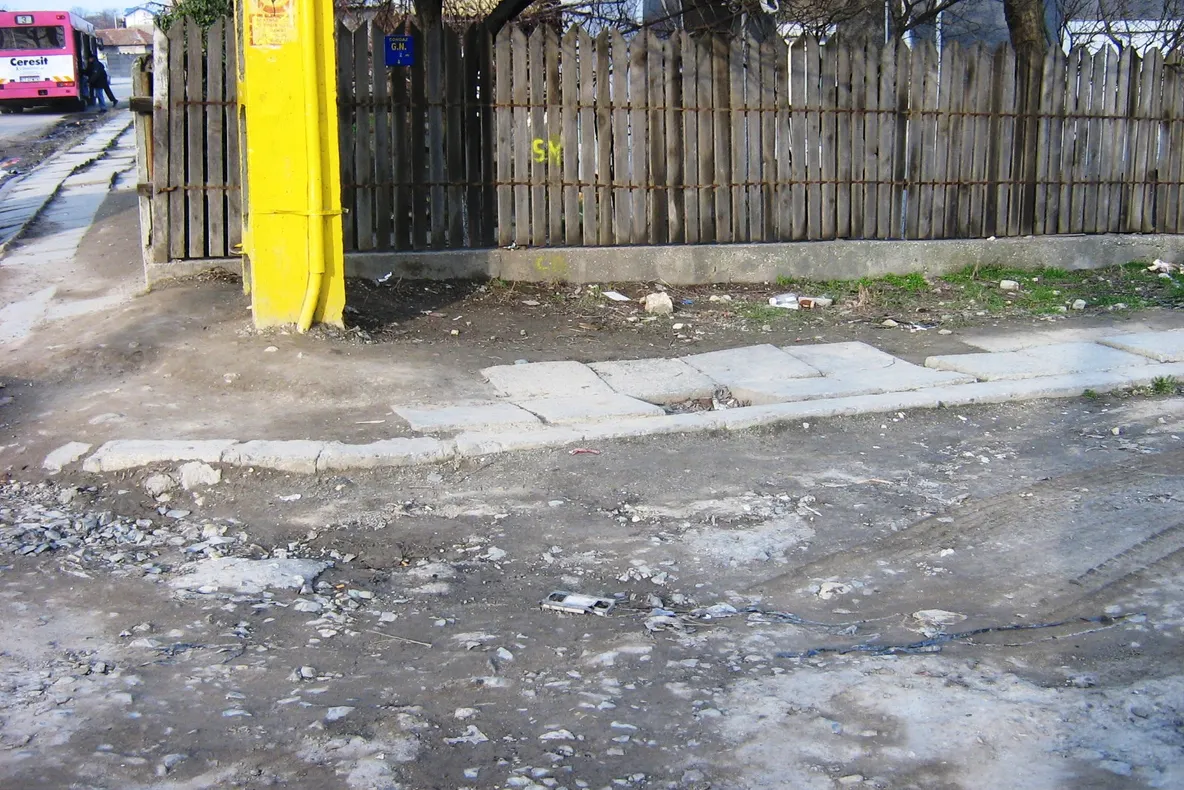Gropi pe strada Sentinelei din Constanţa