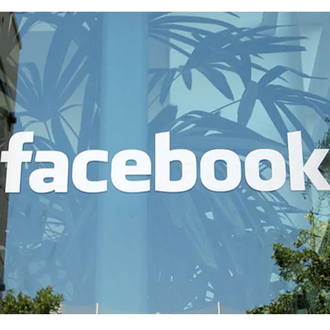 Zeci de grupuri ostile românilor au fost create în ultimele zile pe Facebook Italia