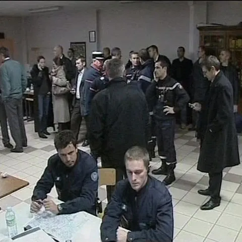 Poliţia franceză a reuşit să-i prindă pe cei doi deţinuţi evadaţi 