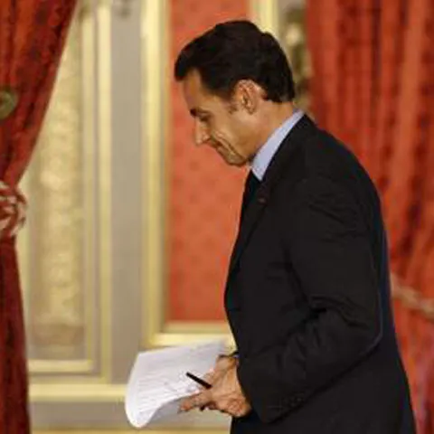 Sarkozy vrea să stea lângă secretarul general al NATO la viitorul summit al Alianţei