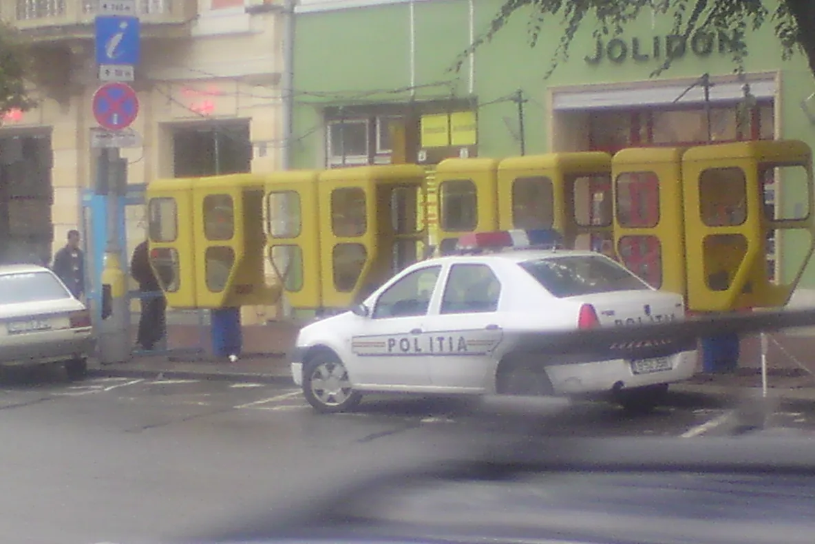 Parcarea poliţiştilor în Cluj Napoca