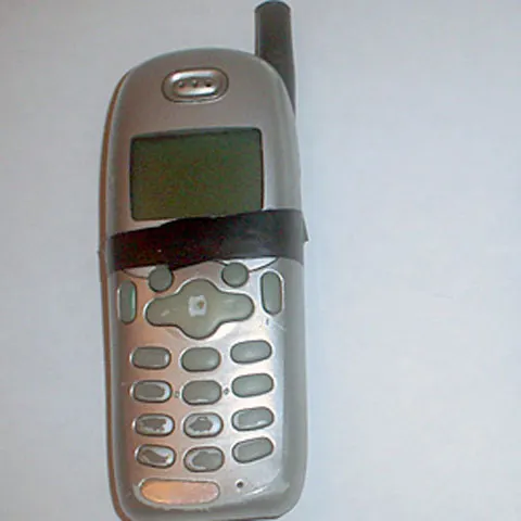 După ce s-au plâns de nesomn, parlamentarii se ţin de glume şi supun la vot numere de telefon