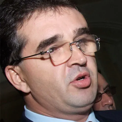 Liberalii au fost deranjaţi că Marian Oprişan urmărea dezbaterile de la buget din sala de plen