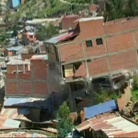Zeci de case s-au prăbuşit în Bolivia din cauza alunecărilor de teren 