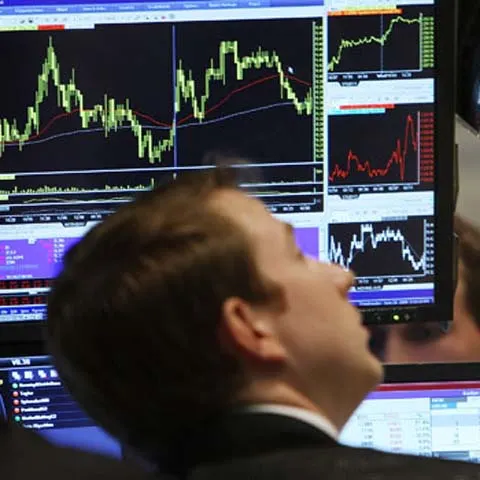 Două treimi din marile companii au dat afară angajaţi, potrivit Ernst & Young