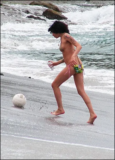 Amy Winehouse vrea să-şi cumpere casă în St. Lucie