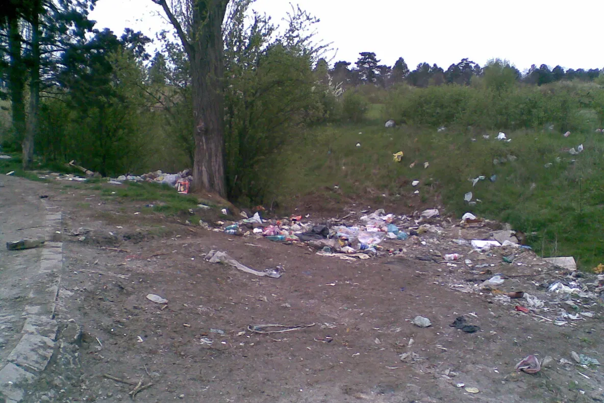 Mizerie într-o parcare din Lugoj
