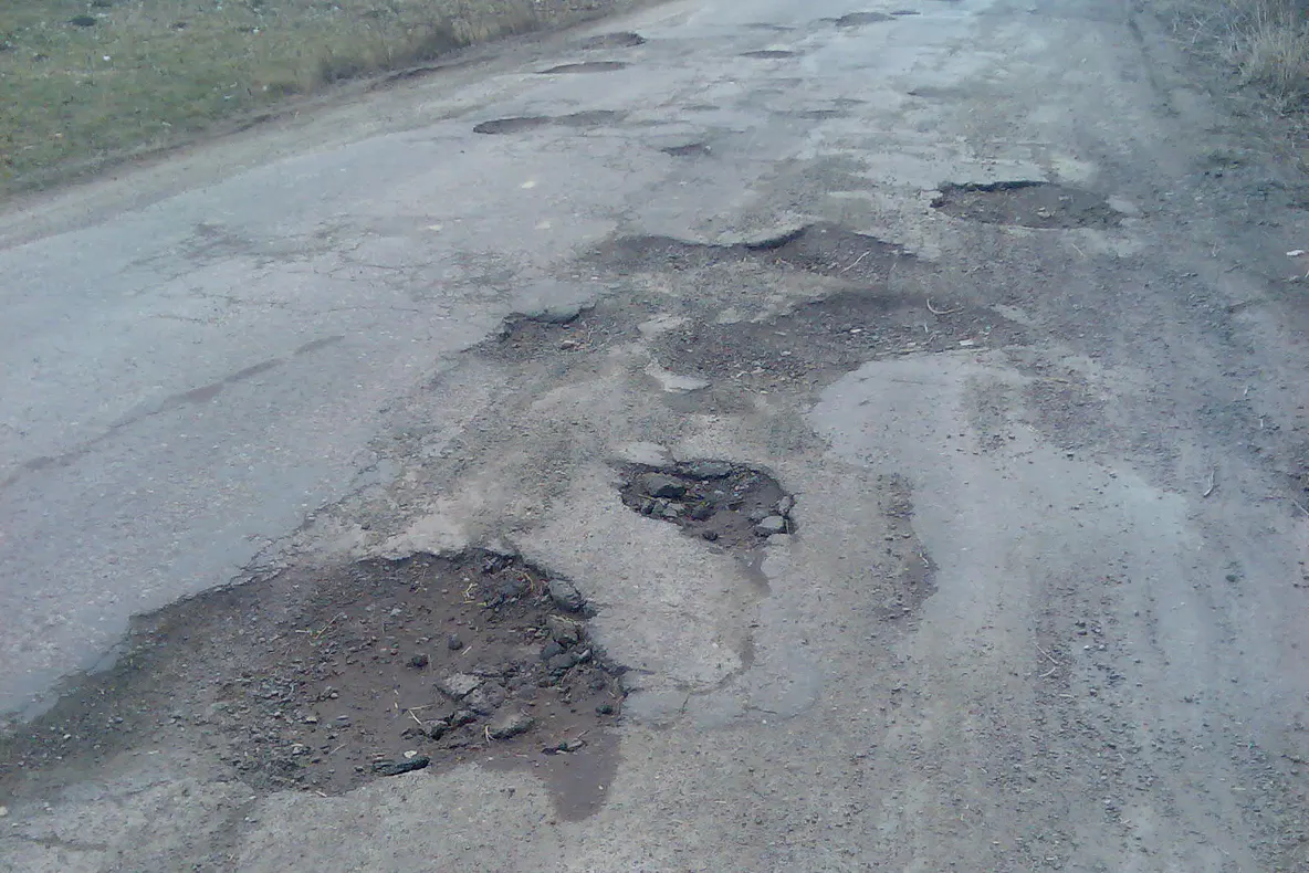 Strada Mareşal din Vaslui, gropi peste gropi