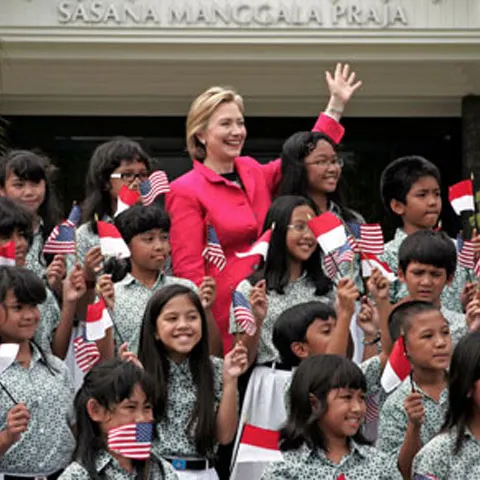 Hillary Clinton şi-a încheiat turneul în Asia, în cursul căruia a afişat un stil nou de diplomaţie