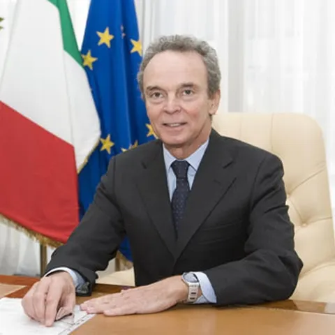 Doi europarlamentari PDL cer oficialilor italieni să discute cu reprezentanţii românilor din Italia