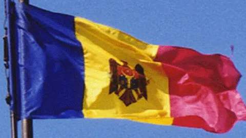 Opoziţia manifestează la Chişinău cerând facilitarea votului pentru moldovenii din disapora