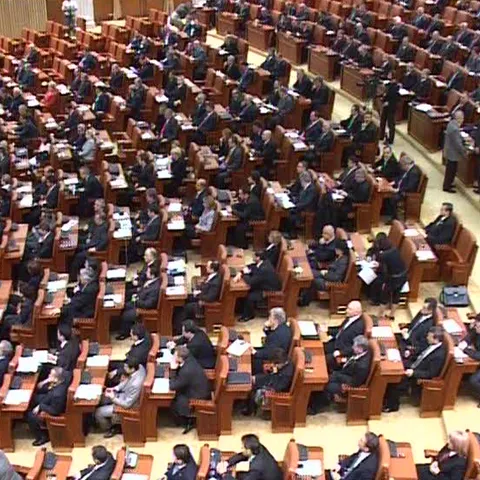 Discuţia privind raportul Năstase de către Comisia juridică a fost amânată încă o săptămână