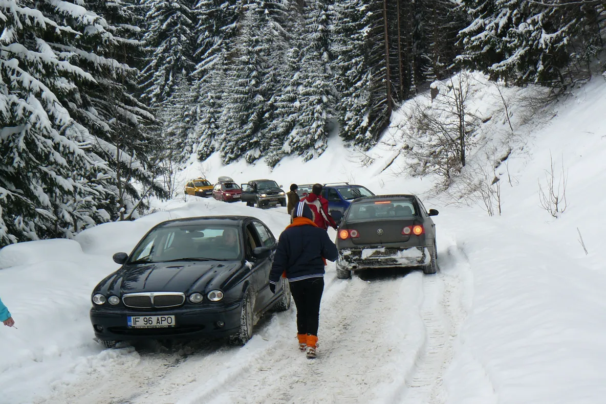 Aglomeraţie de maşini la cota 1400 Sinaia