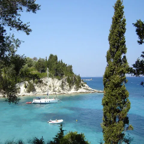 Tinerii care doresc să lucreze în Grecia la vară au la dispoziţie 2.000 de locuri de muncă