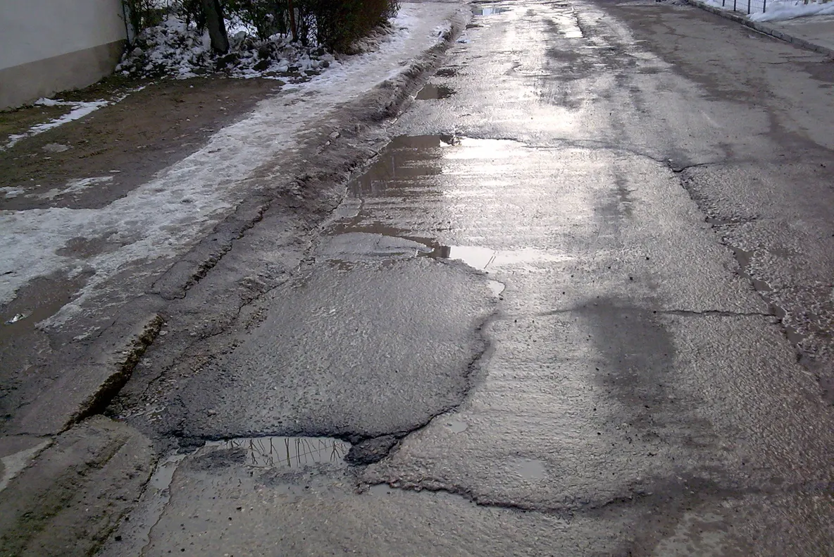 Craterele de pe strada Cazărmii din Caransebeş