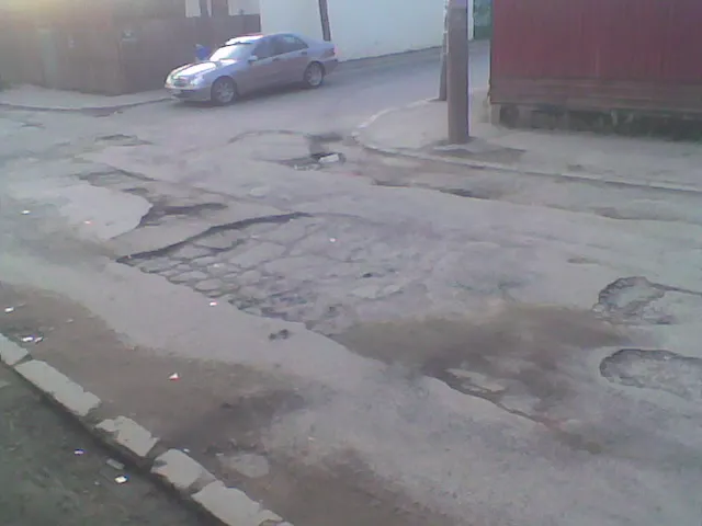 Aşa arată o stradă după introducerea canalizării