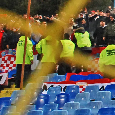Un copil de 13 ani a vrut să intre pe stadionul Ghencea cu un cuţit acuns pe mână